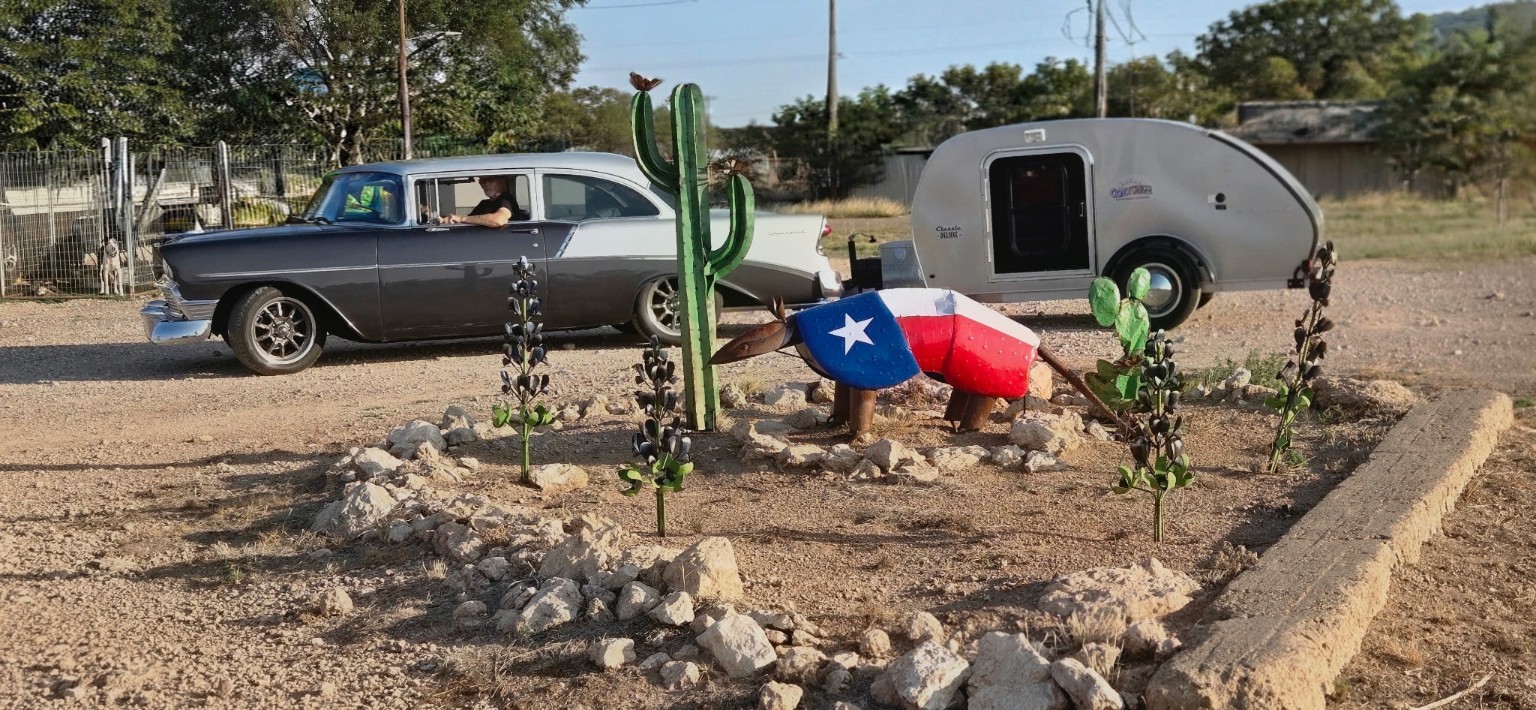 The ’56 and teardrop roll into Texas